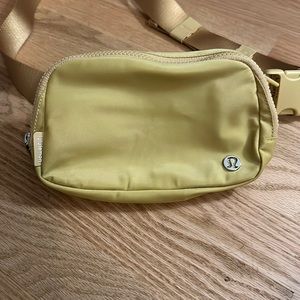 NWOT Lululemon everywhere belt bag in golden sand